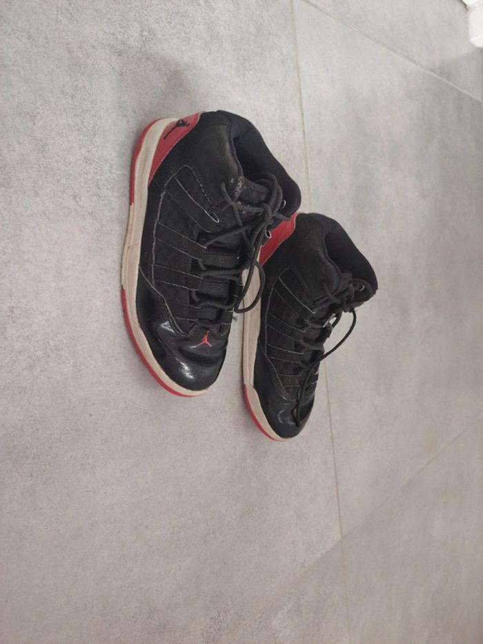 Baskets Jordan taille 31 - photo numéro 2