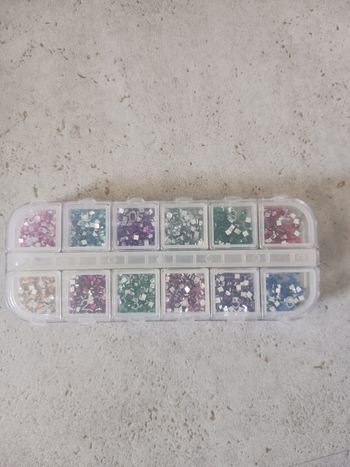 Boîte de 12 casiers strass brillant nail art