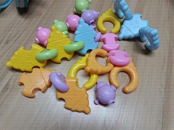 Jouets plastique éveil