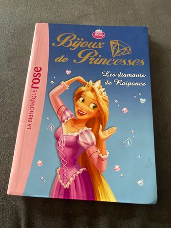 Livre bibliothèque rose bijoux de princesse raiponce
