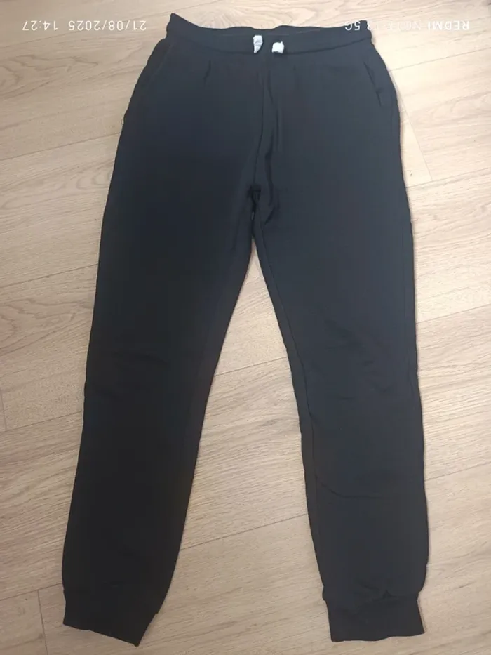 Magnifique jogging la redoute noir taille 12 ans