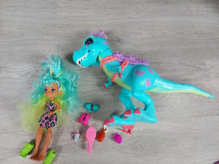 Rouelle et son T-rex cave club mattel - photo numéro 2