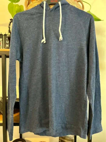 T shirt manche longue à capuche