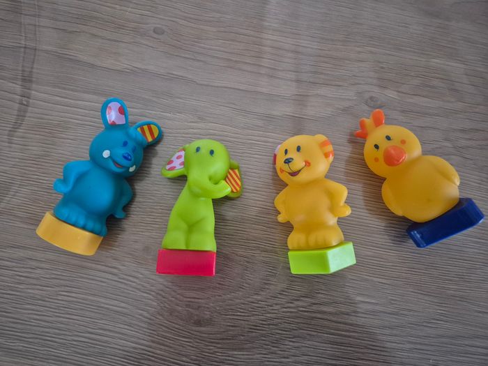 Lot 4 petits personnages – jouet d’éveil