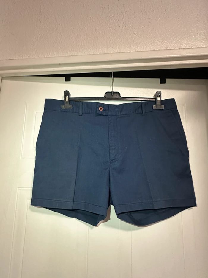 Short Bleu Marine avec poches en bon état Taille 48 - photo numéro 3
