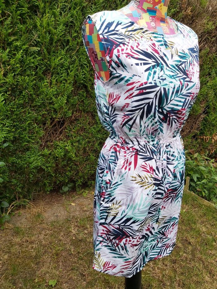 Robe d'été motif feuillage - photo numéro 2