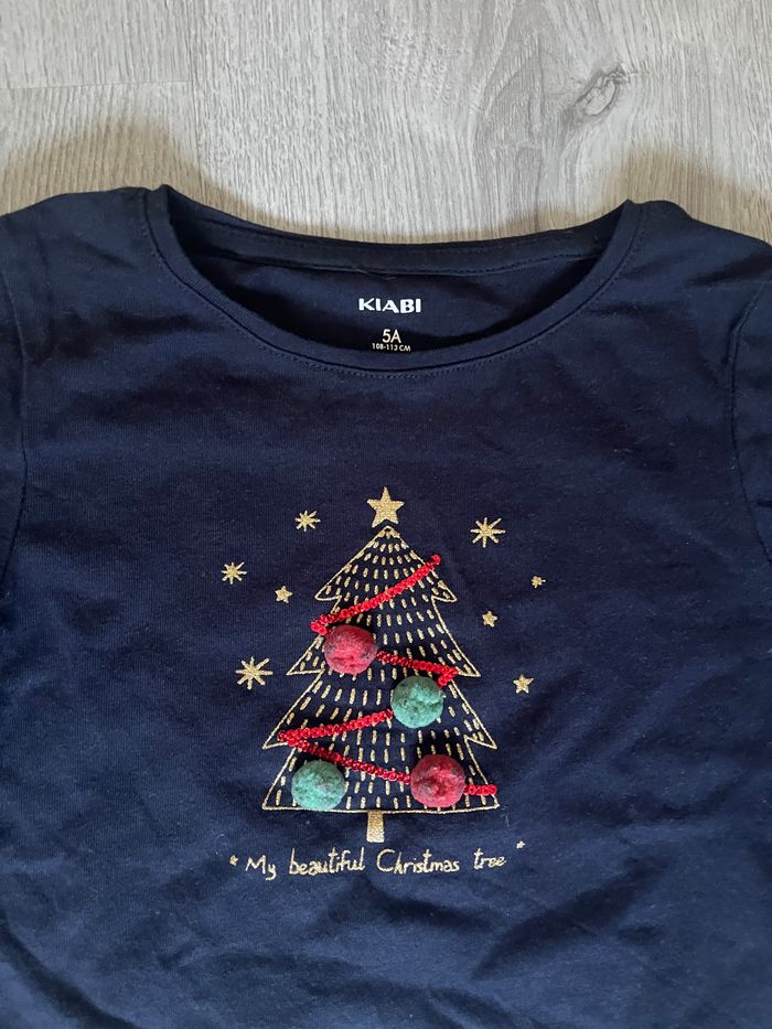 T shirt manches longues bleu marine motif sapin de Noël fille 5 ans Kiabi - photo numéro 2