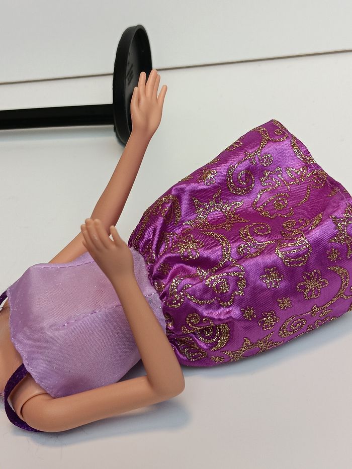 Poupée mattel barbie tenue total mauve
Poupée et ensemble compris - photo numéro 7
