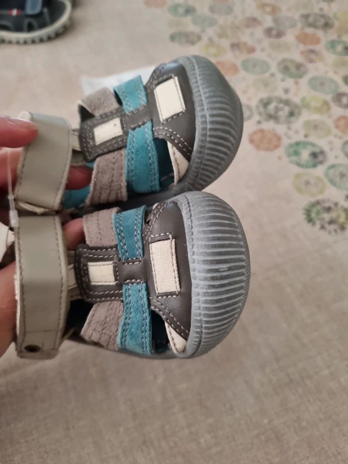 Sandalettes neuves cuir Verbaudet taille 23 - photo numéro 4