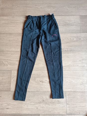 47. Pantalon jogging 146/152