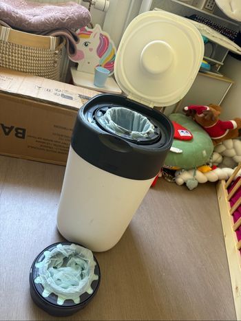 Poubelle à couches Tommee Tippee avec recharges