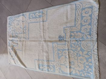 serviette de toilette blanche et bleu brodée RP 56 x 93 cm Vintage