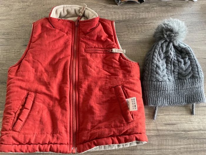 Doudoune sans manches + bonnet -18M-
