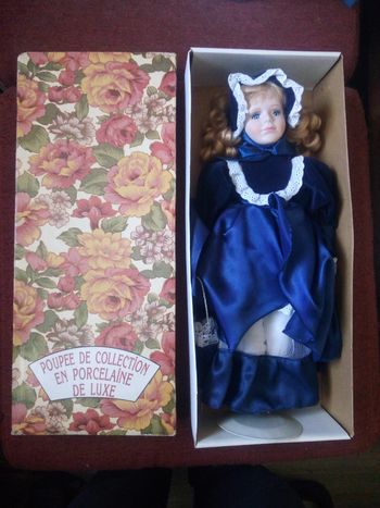 Ancienne poupée articulée en porcelaine
