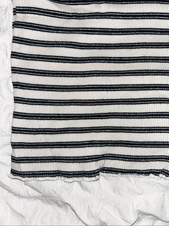 T-shirt noir et blanc 10ans - photo numéro 2