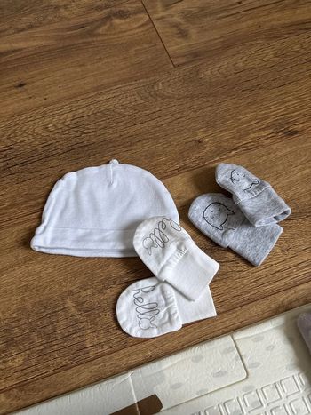 Lot bonnet + gants naissance