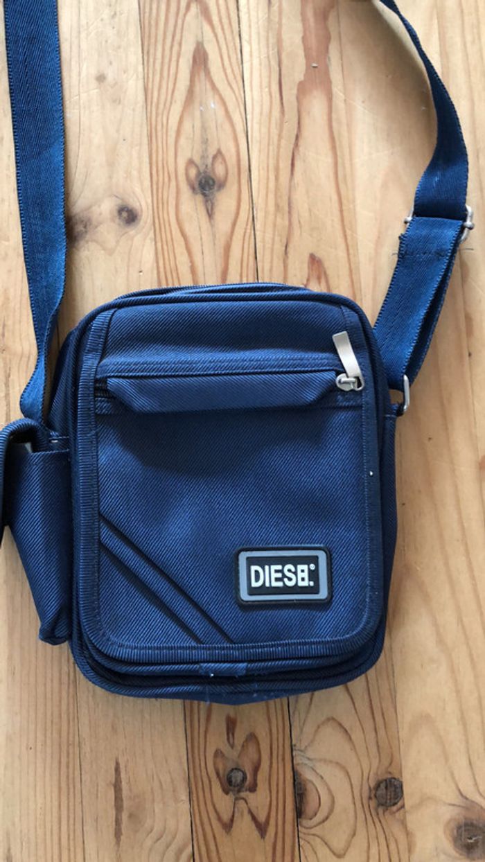 Superbe sac en bandoulière état comme neuf , très pratique et très chouette - photo numéro 2