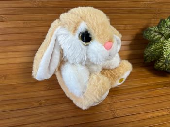 Doudou lapin beige blanc assis gros yeux brillants nicotoy Simba toys