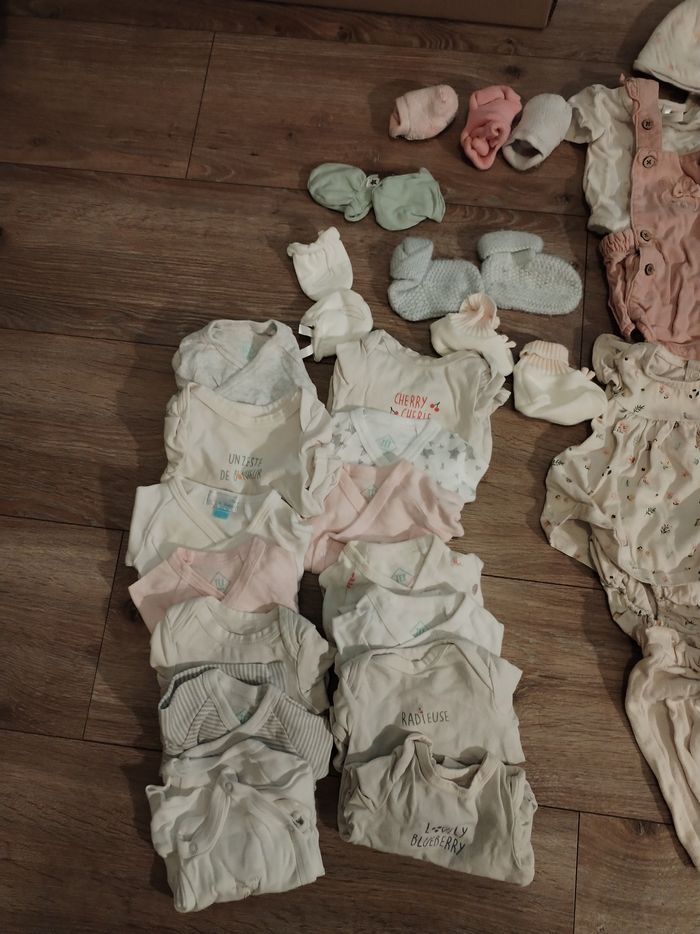 Lot vêtements naissance fille - photo numéro 2