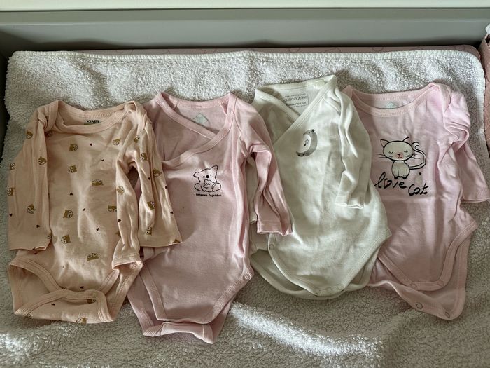 Lot de bodie fille