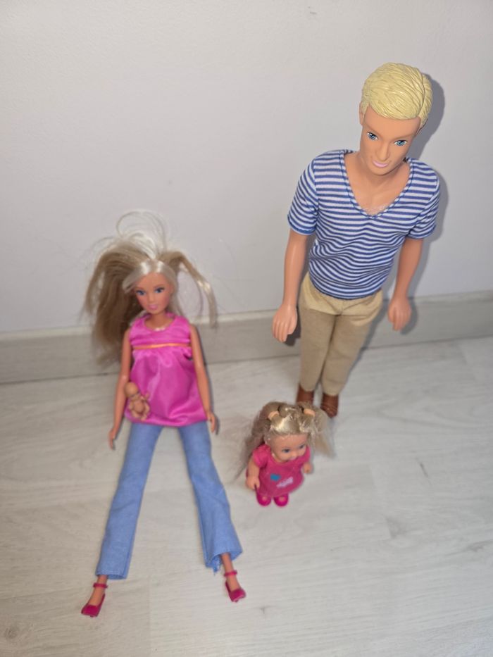 Couple barbie enceinte et petite fille
