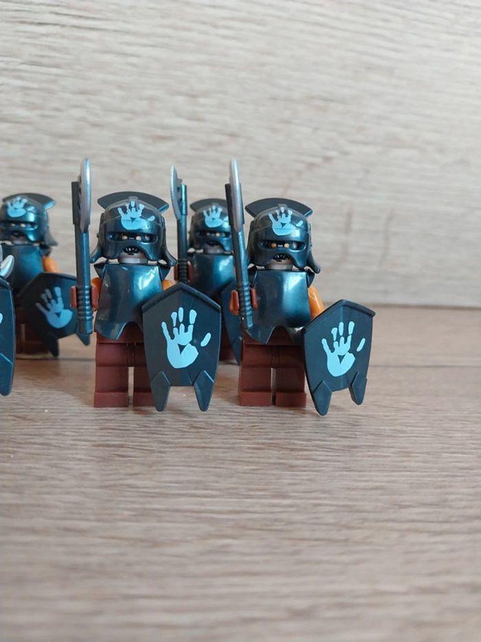 Figurines type lego Chef Orcs + 7 Guerriers orcs seigneur des anneaux - photo numéro 3