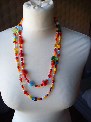 Collier de perles multicolores