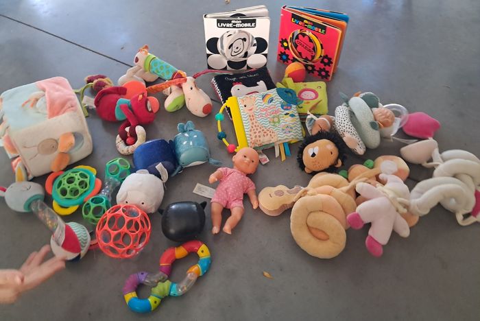 Lot jouets bébé - photo numéro 2