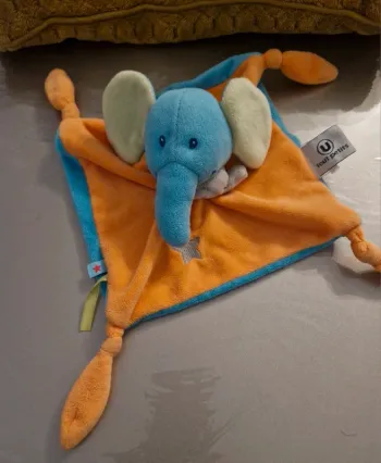 Doudou éléphant orange bleu