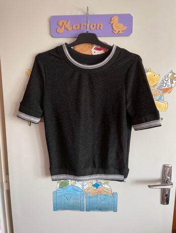 Tee shirt a manches courtes noir pailleté et gris pailleté, taille Xs, marque Jennyfer.