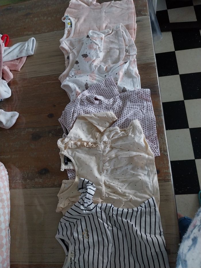 Lot Vêtements 1 mois fille - photo numéro 7