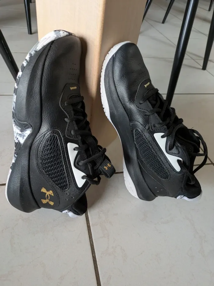 Chaussures de basket 38.5 Under Armour UA GS Lockdown 6 - photo numéro 3