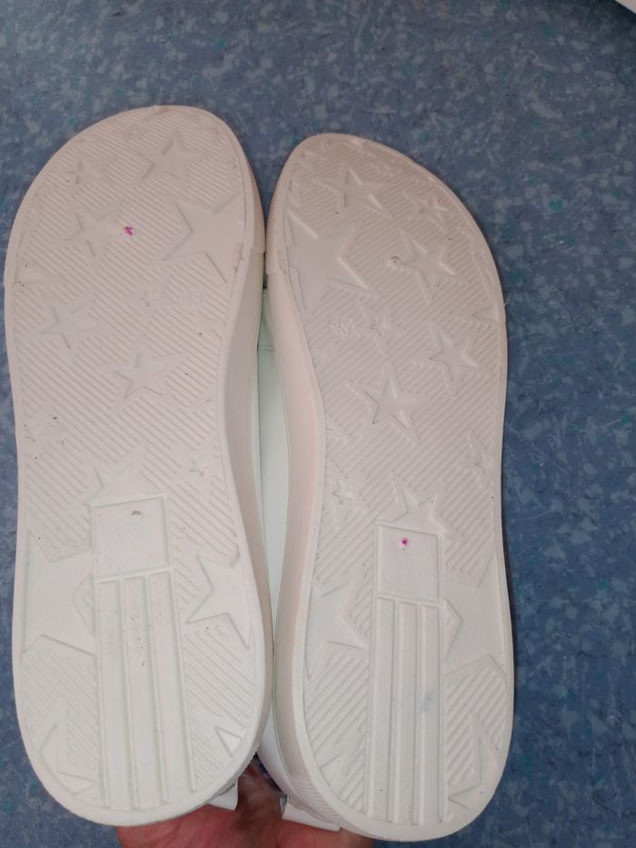 basket basse blanche neuve
pointure 43 - photo numéro 4