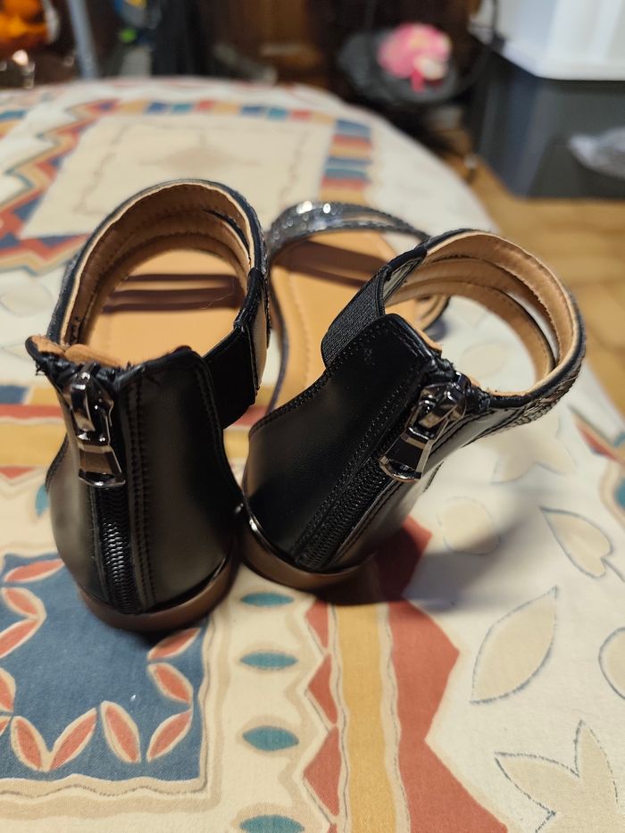 Chaussures Neuf - photo numéro 2