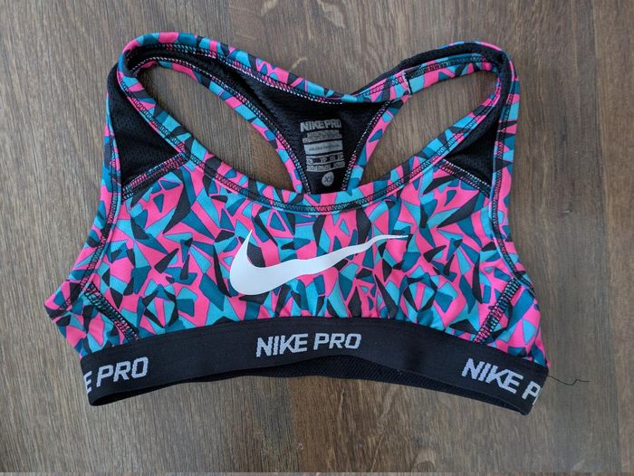 Brassière fille Nike pro 6-8 ans XS