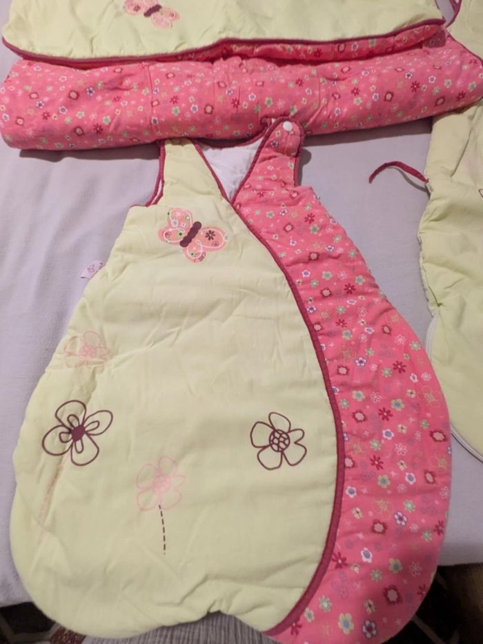 Lot gigoteuses et linge de lit bébé - photo numéro 2