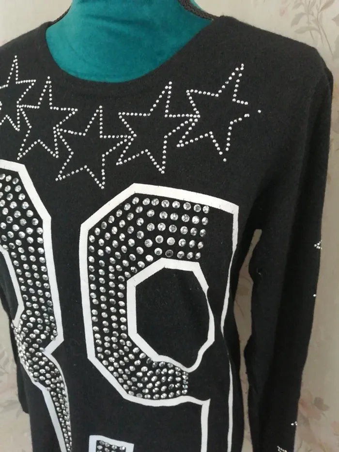 Robe pull noire à strass avec numéro 89 / estelle / (M-L) - photo numéro 3