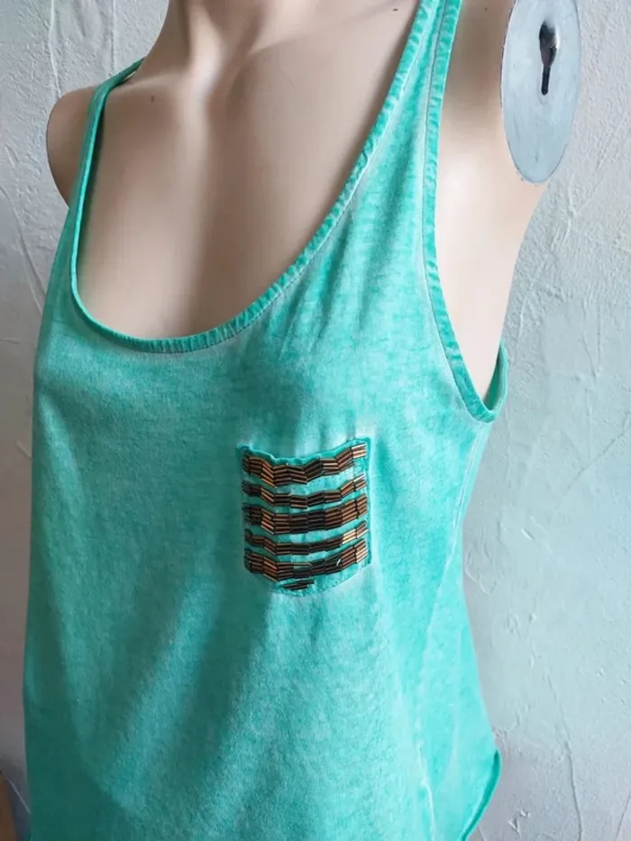 Débardeur vert avec motif sur la poche Taille S - photo numéro 3