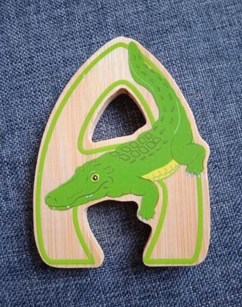 Lettre A adhésive en bois 🐊