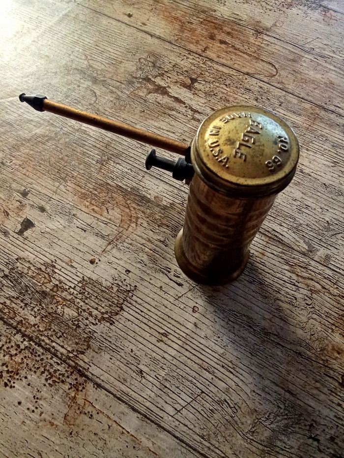 Burette d'huile vintage en laiton - photo numéro 2