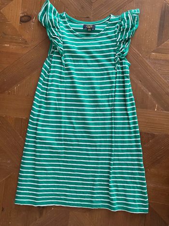 Jolie robe verte et blanche
