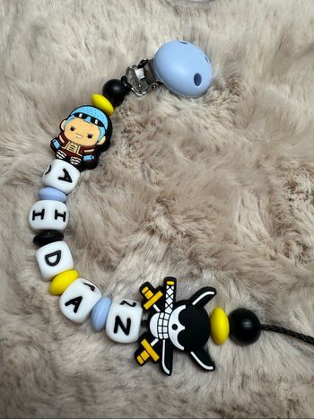 Attache tétine one piece