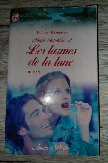 Livre de poche les larmes de la lune