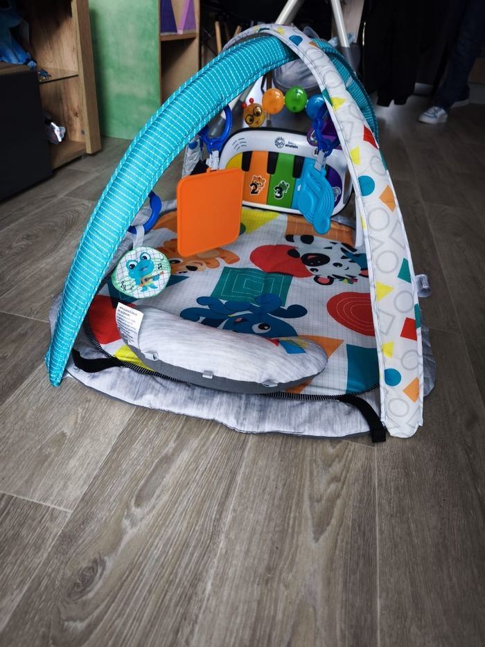Tapis d'eveil baby einstein