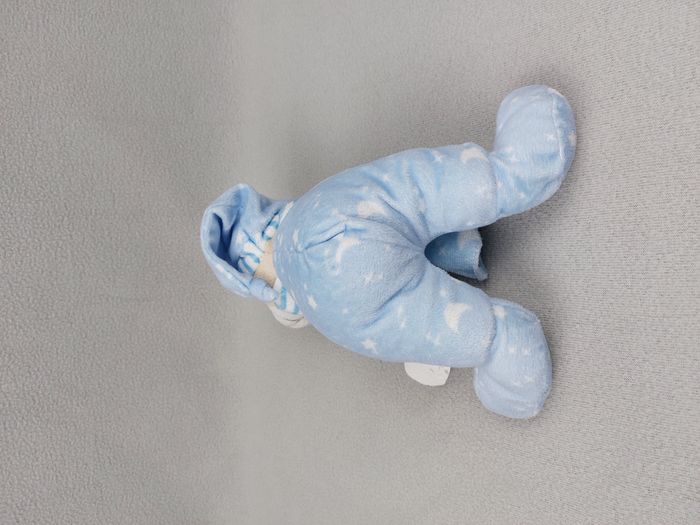 Peluche doudou ours pyjama bonnet bleu étoiles mouchoir 22 cm B&G International - photo numéro 4