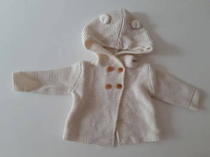 Gilet blanc à capuche en maills, fermeture deux rangées avec quatre boutons, 1 mois, 52-55 cm, 4 kg