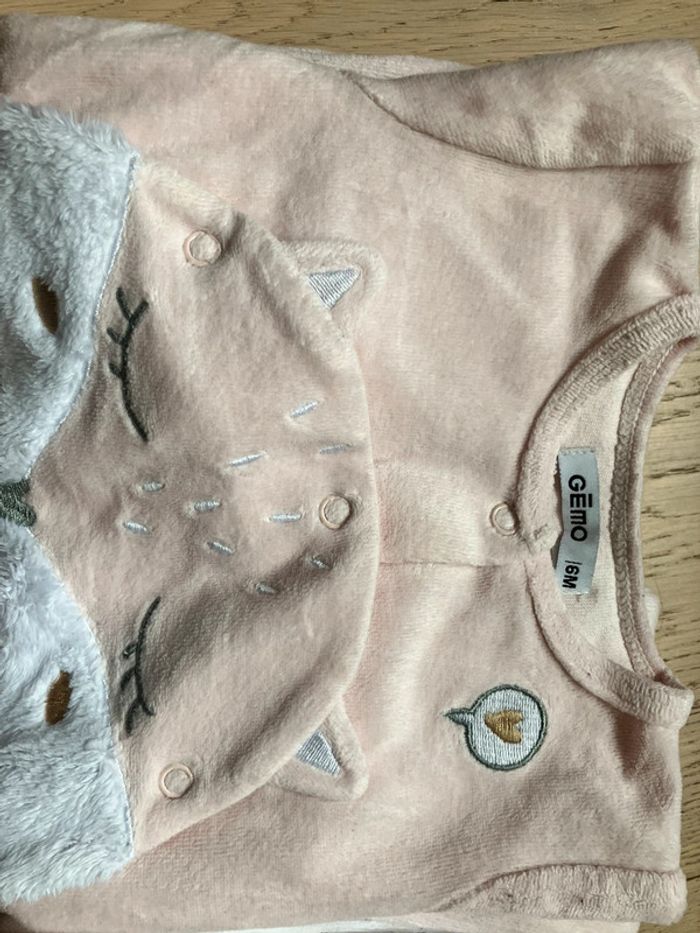 Lot de 3 grenouillères /pyjama en velours taille 6 mois - photo numéro 7