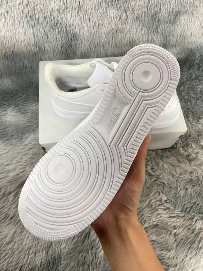 Nike Air Force 1 Low '07 Blanc 38.5 - photo numéro 3