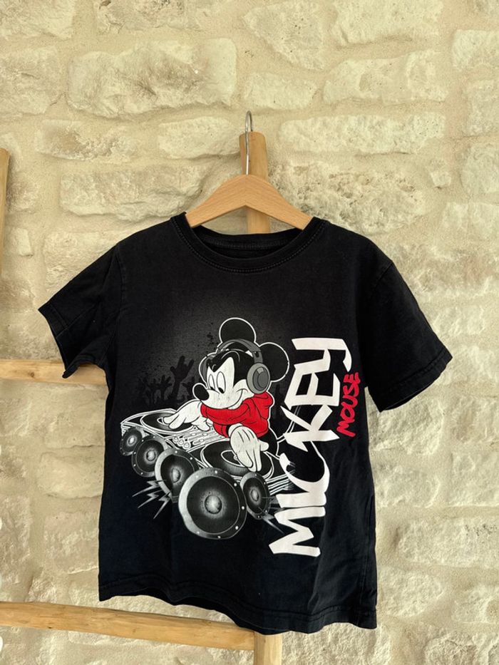 Tee shirt Mickey Dj 8 ans - 3 €