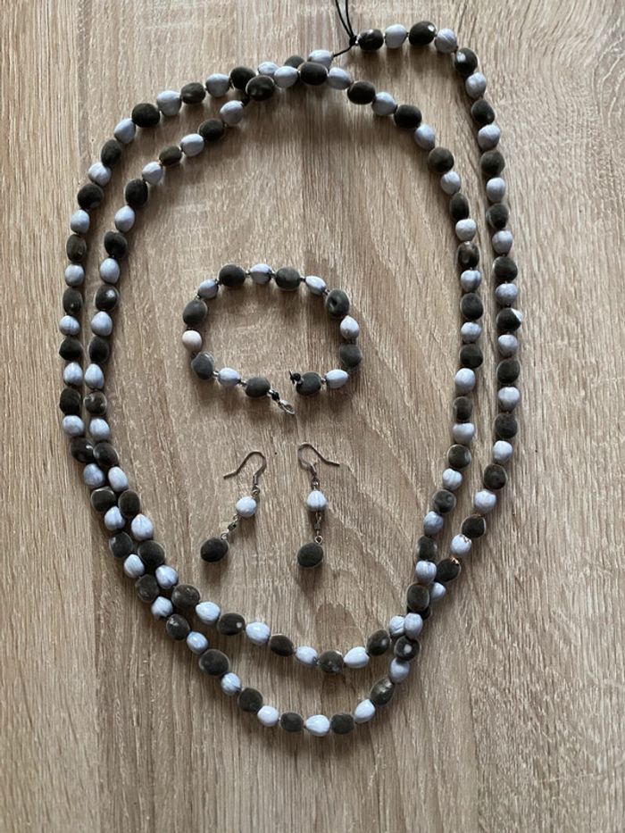 Parure de bijoux en graines des Antilles